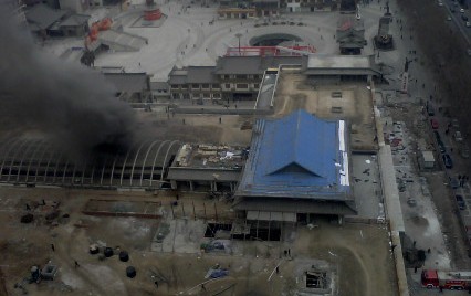 6臺(tái)消防車滅火現(xiàn)場(chǎng)照片二