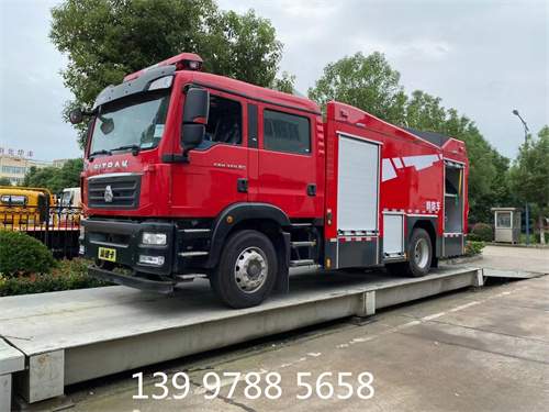 汕德卡7噸水罐消防車(國(guó)六)